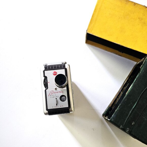 Regular 8mm Movie Camera - Kodak Brownie Camera - Picture 3 of 4